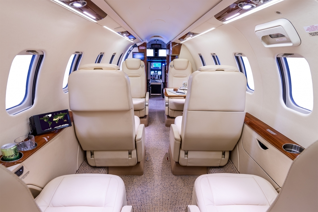 Bombardier Learjet 70 Pictures