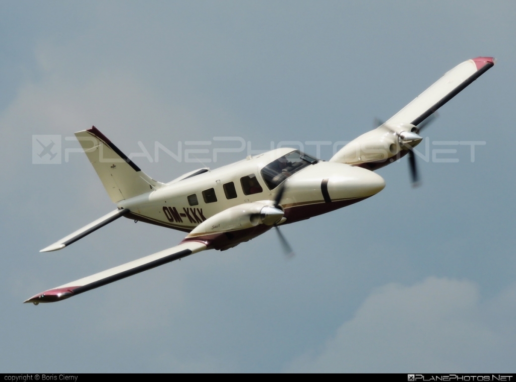 Piper PA34 Seneca V Pictures