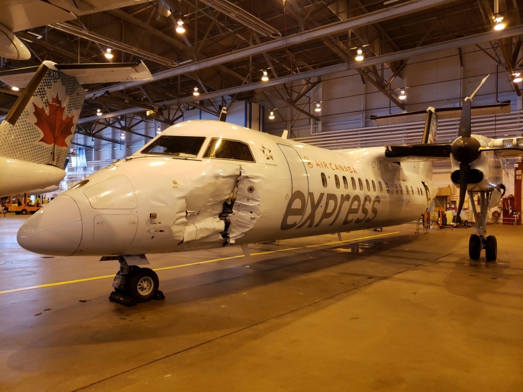 Bombardier Dash 8 Q300 Exterior