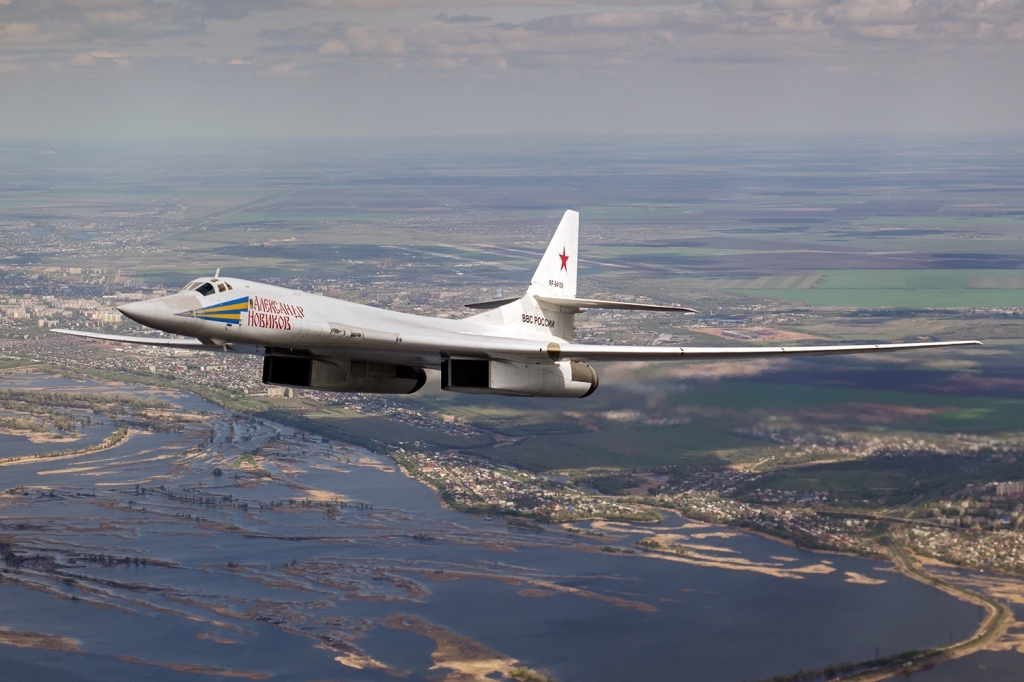 Tupolev Tu160  Spy Shots