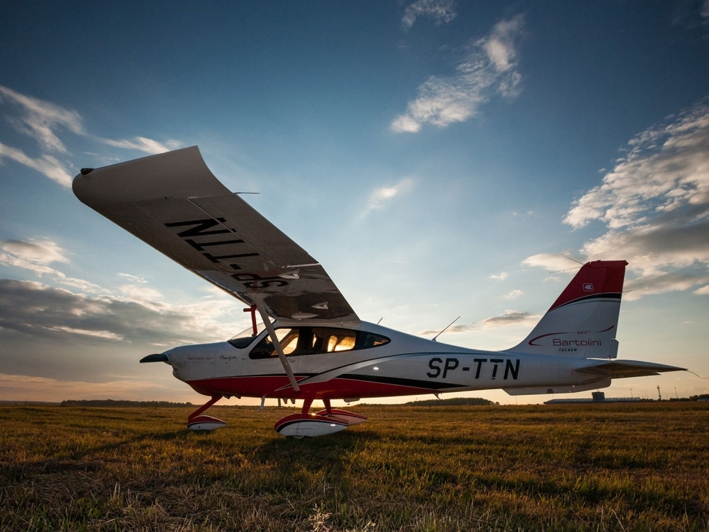 Tecnam P2010 Wallpaper